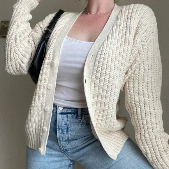 SOLDVintage cream cardiganSOLD - Picture 7 of 8